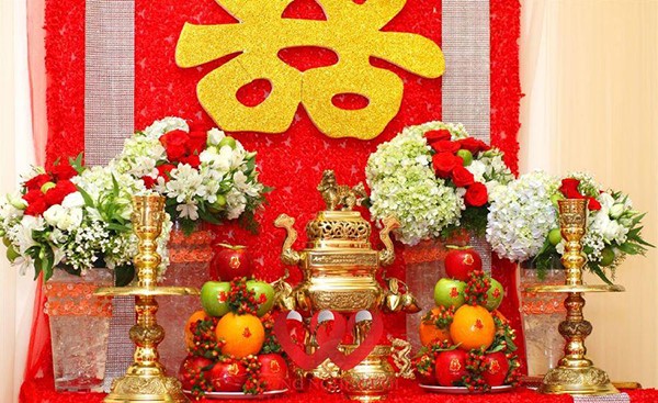 Các mẫu trang trí bàn thờ gia tiên ngày cưới