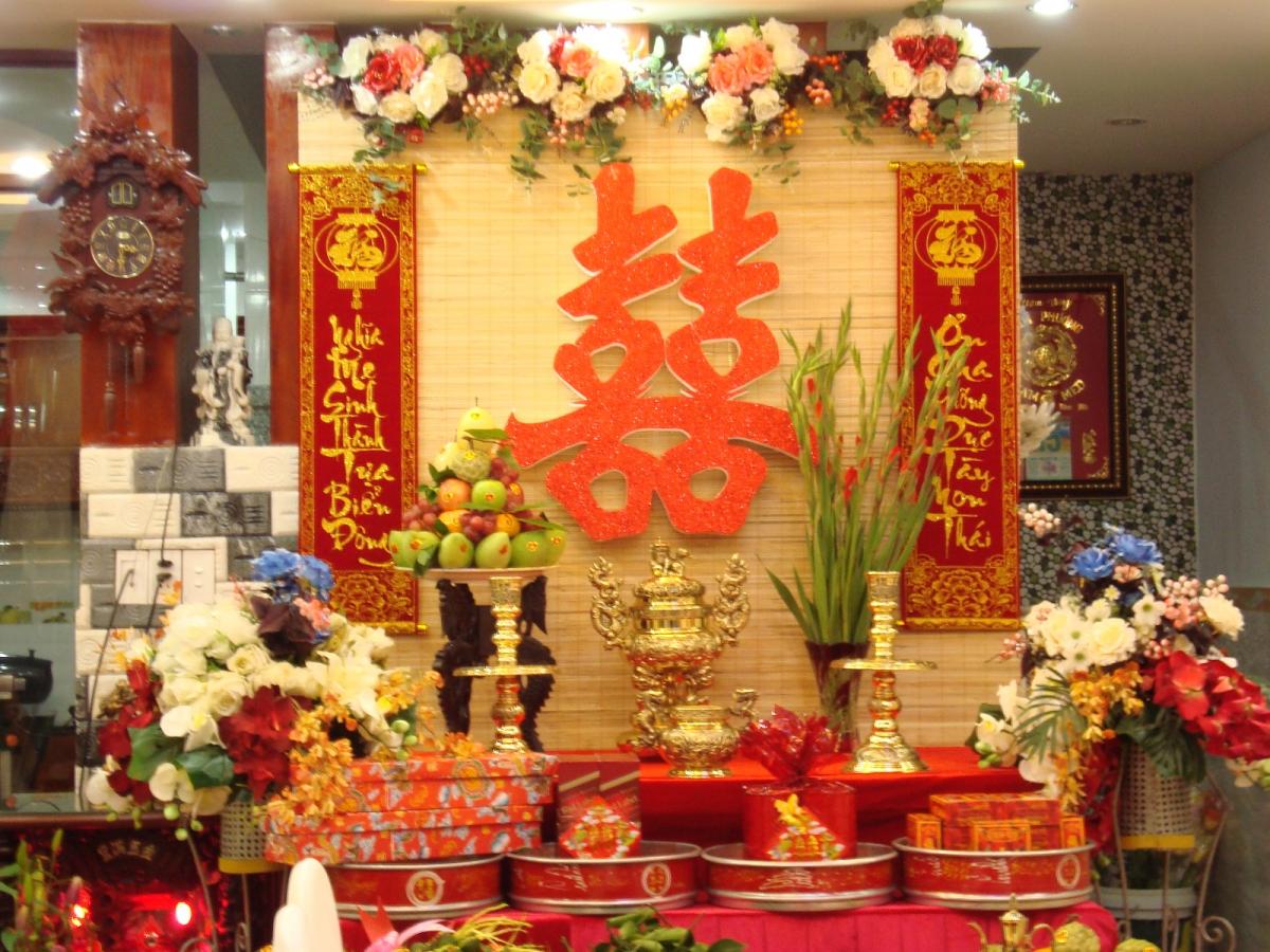 Bàn thờ gia tiên trong ngàu cưới của người miền Trung