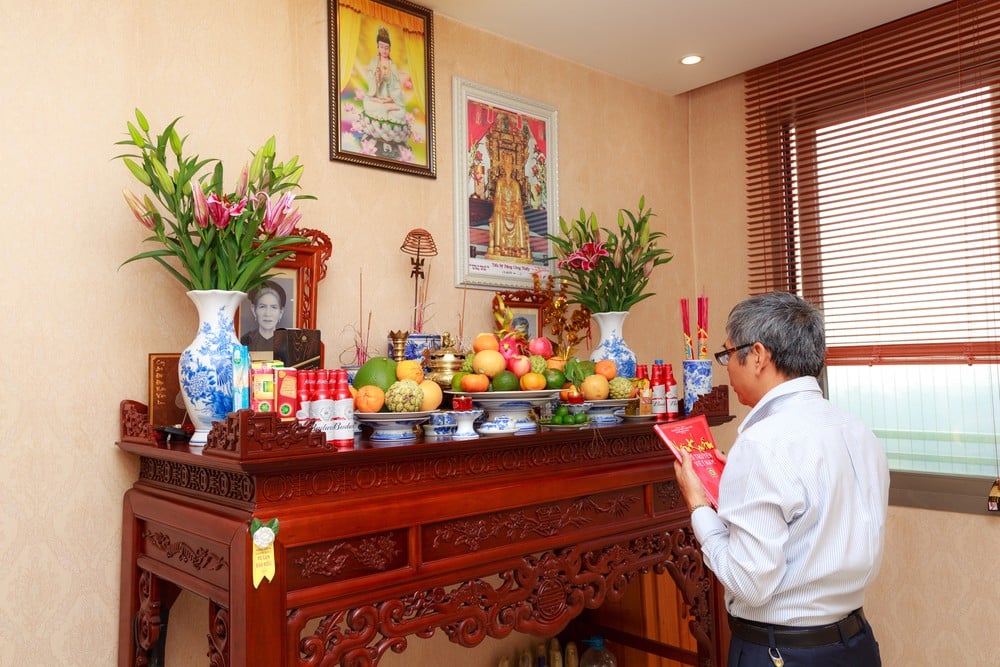 Cắm hoa bàn thờ ngày Tết 2