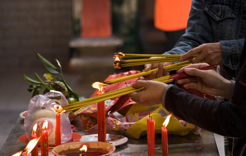 Văn khấn tổ tiên ngày mồng 1 và rằm hàng tháng