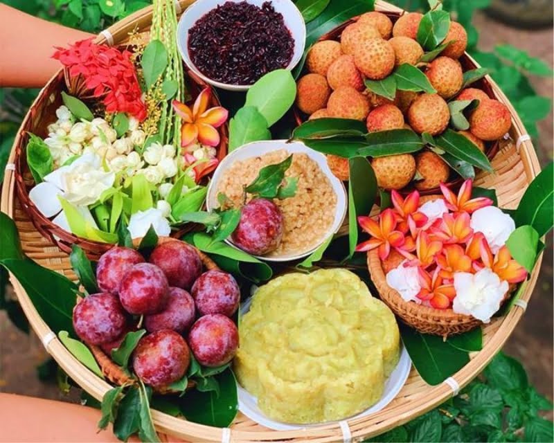 Mâm cúng tết Đoan Ngọ gồm lúa vụ mới để cảm ơn mùa màng thuận lợi tươi tốt