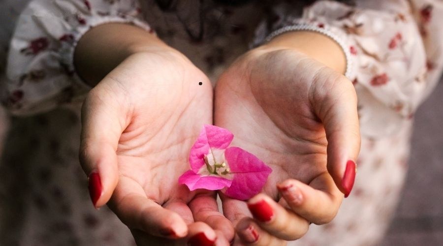 nốt ruồi trên gò thái âm