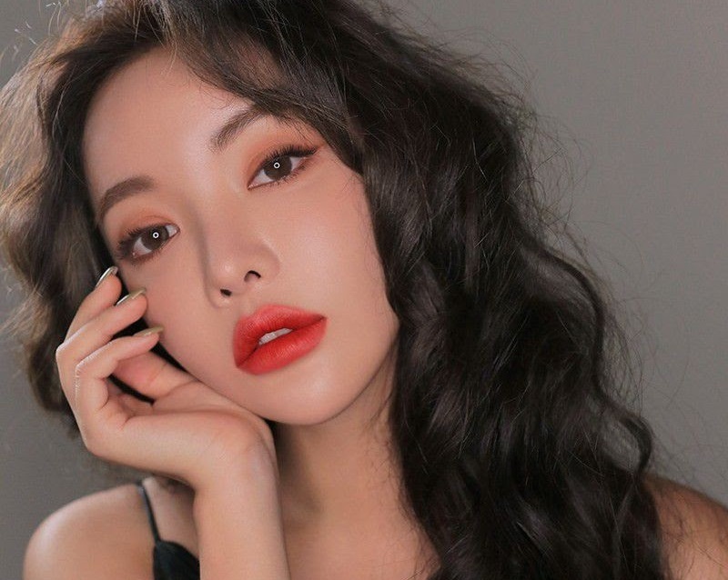 Môi dày hiện nay đang là xu hướng và cũng có quan niệm rằng môi dày một chút trông rất quyến rũ