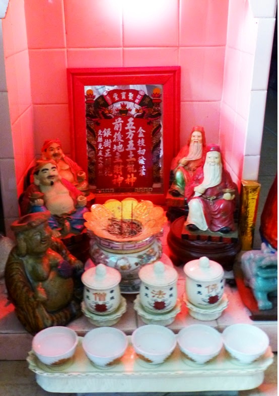bàn thờ ông địa