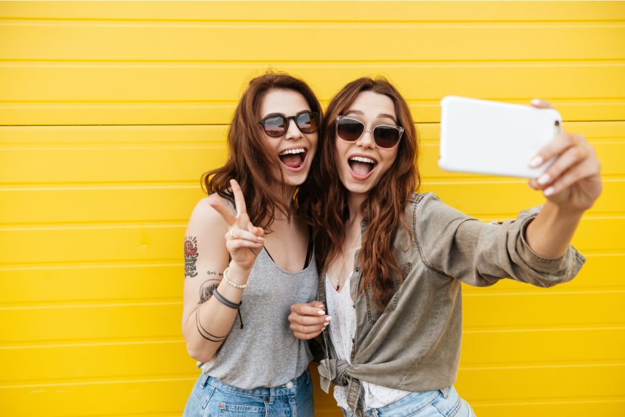 2. Mơ thấy bạn bè báo hiệu điều gì